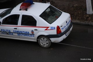 Numărul de înmatriculare al maşinii de poliţie