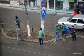 Lumea se uită