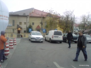 Prostia nu-i un handicap. Nici meseria de polițist.