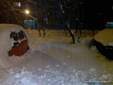 locul meu de parcare în care vecinii care și-au deszăpezit mașinile au depozitat zăpada